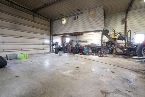 1975 County Road 1440, Moberly, MO 65270